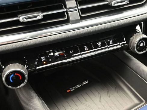 New 2026 Chevrolet Equinox EV LT image 31