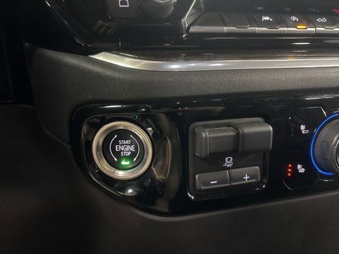 Used 2022 Chevrolet Silverado 1500 LT AWD/4WD image 23