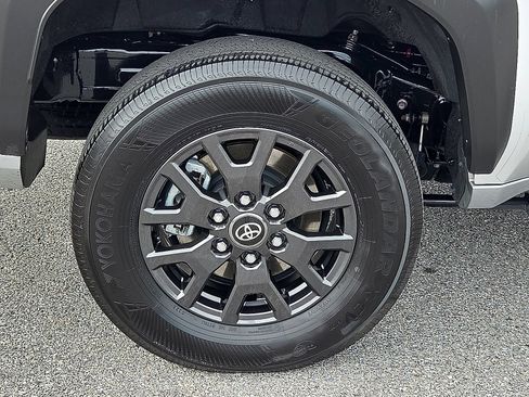Used 2025 Toyota 4Runner SR5 AWD/4WD image 7