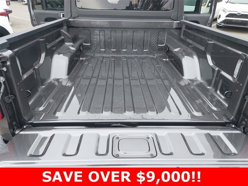 New 2025 Jeep Gladiator Sport image 12