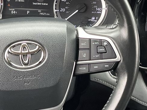 Used 2023 Toyota Highlander XLE FWD image 14