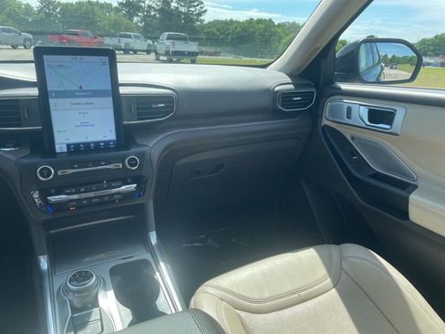 Used 2020 Ford Explorer Platinum w/ Premium Technology Package AWD/4WD image 23