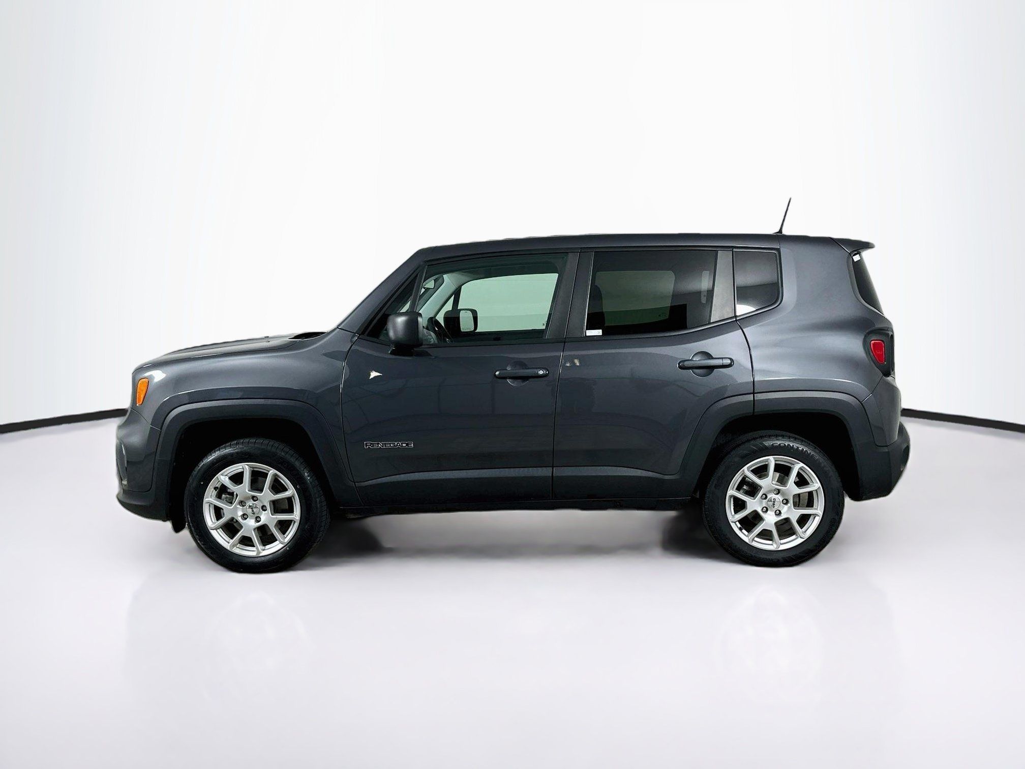 Used 2023 Jeep Renegade Latitude AWD/4WD image 4