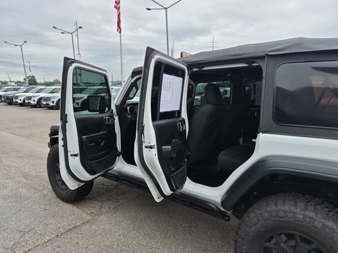 Used 2018 Jeep Wrangler Unlimited Sport S AWD/4WD image 14