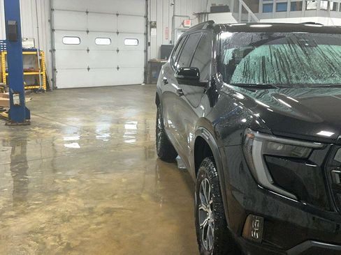 Used 2024 GMC Acadia AT4 w/ Luxury Package AWD/4WD image 3