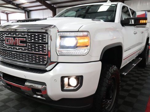 Used 2018 GMC Sierra 2500 Denali w/ Duramax Plus Package AWD/4WD image 20