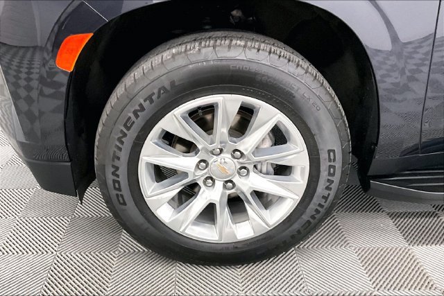 Used 2024 Chevrolet Suburban Premier AWD/4WD image 10
