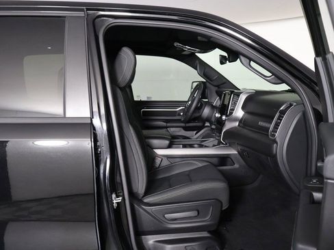 Used 2025 RAM 1500 Big Horn AWD/4WD image 32
