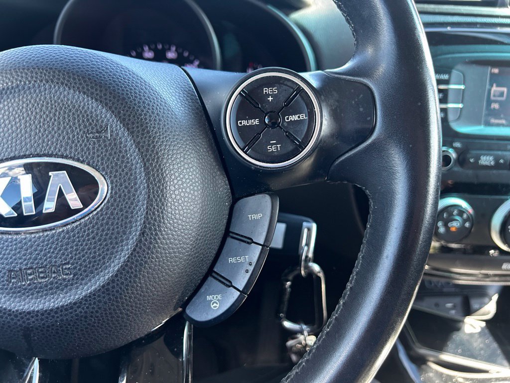 Used 2015 Kia Soul ! FWD image 15