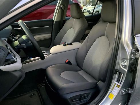 Used 2022 Toyota Camry LE image 8