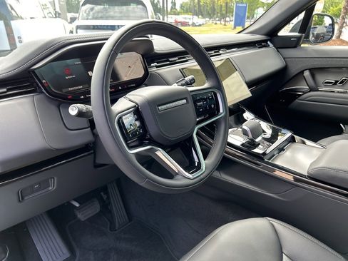New 2025 Land Rover Range Rover Sport SE image 12