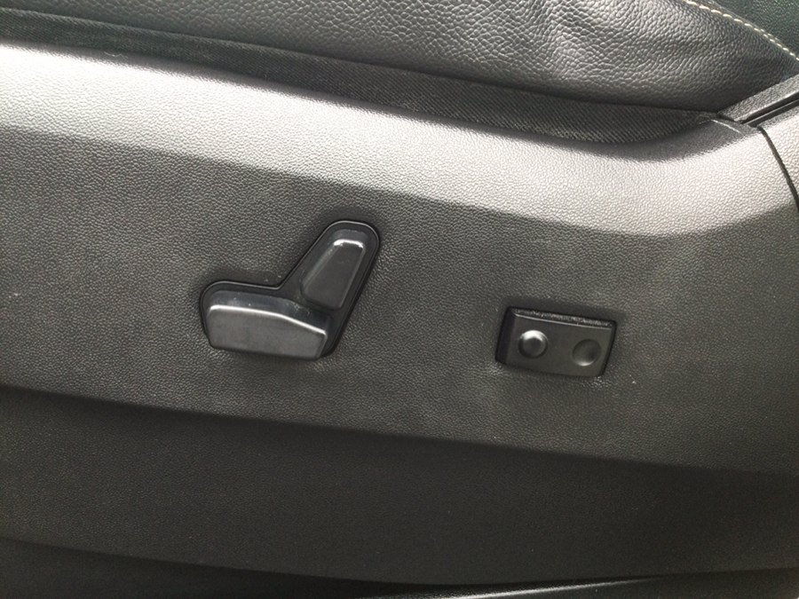 Used 2015 Chrysler Town & Country Touring w/ Driver Convenience Group FWD image 19