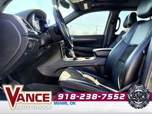 Used 2019 Jeep Grand Cherokee Altitude image 11