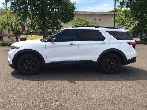 Used 2020 Ford Explorer ST w/ ST High-Performance Pack AWD/4WD image 3