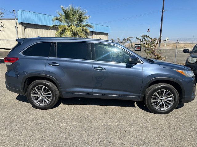 Used 2018 Toyota Highlander XLE w/ Carpet Mat Package (TMS) FWD image 13