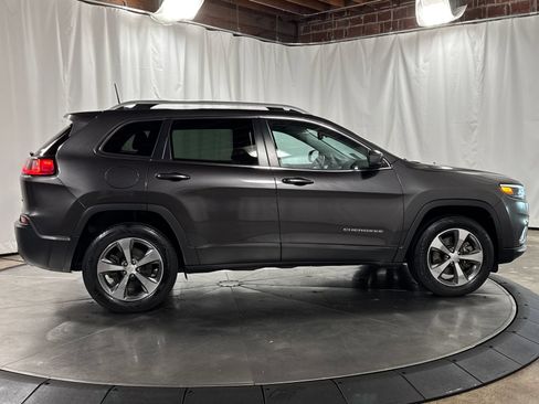 Used 2019 Jeep Cherokee Limited AWD/4WD image 6