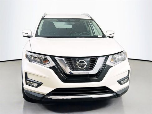 Used 2017 Nissan Rogue SV w/ SV Premium Package image 2
