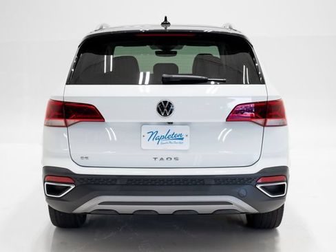 Used 2023 Volkswagen Taos SE w/ Panoramic Sunroof Package FWD image 29