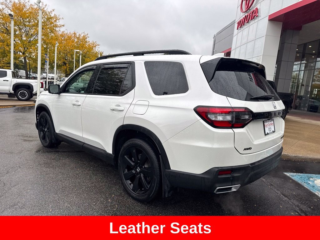 Used 2025 Honda Pilot Black Edition image 4