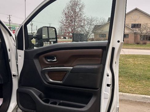 Used 2016 Nissan Titan Platinum Reserve image 37