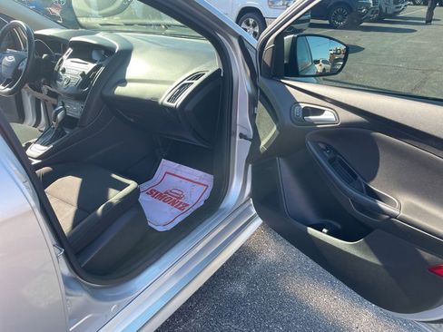 Used 2015 Ford Focus SE w/ SE Sport Package image 33