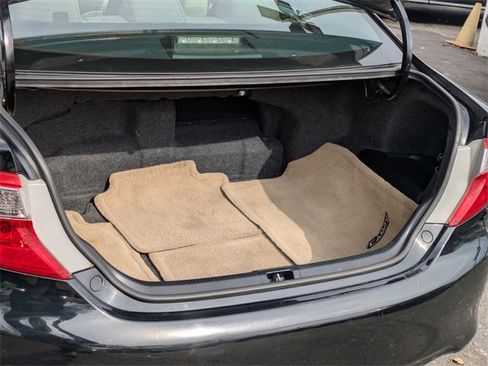 Used 2012 Toyota Camry XLE w/ Leather Pkg image 28