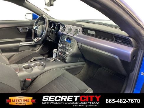 Used 2017 Ford Mustang Coupe RWD image 30