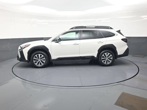 Used 2023 Subaru Outback Premium AWD/4WD image 6