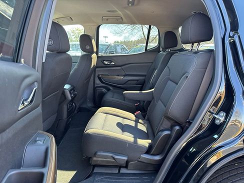 Used 2023 GMC Acadia SLE w/ Driver Convenience Package image 16