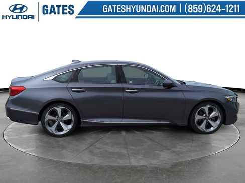 Used 2018 Honda Accord Touring image 3
