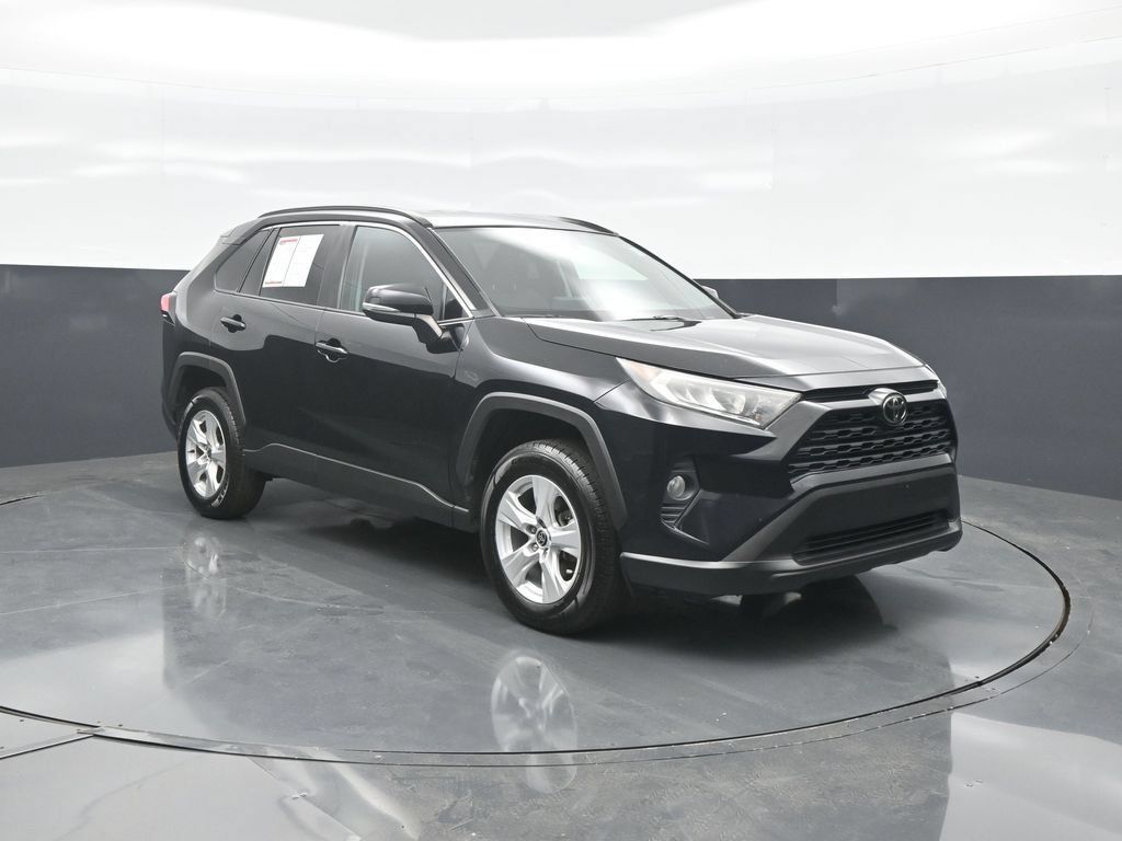 Used 2021 Toyota RAV4 XLE AWD/4WD image 1