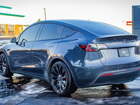 Used 2022 Tesla Model Y Performance image 7