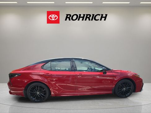 Used 2022 Toyota Camry XSE w/ Navigation Upgrade Package FWD image 5