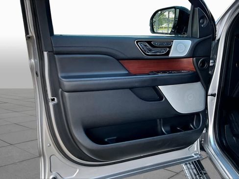 Used 2021 Lincoln Navigator Reserve w/ Luxury Package AWD/4WD image 22