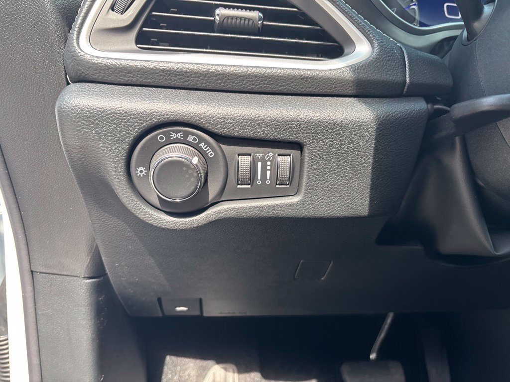 New 2027 Chrysler Pacifica Select FWD image 36