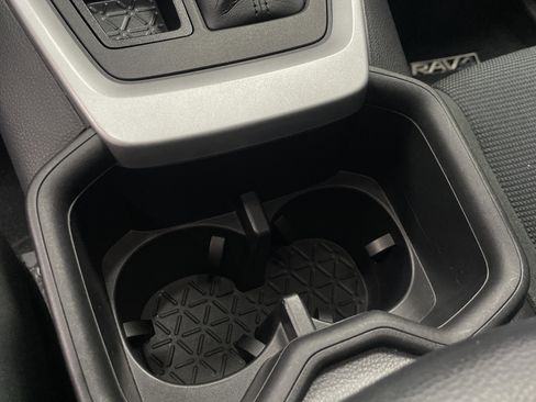 Used 2022 Toyota RAV4 LE image 29