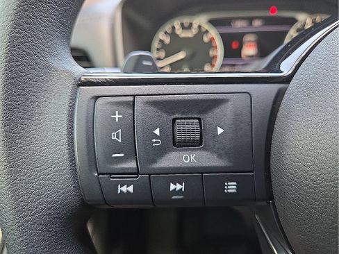 Used 2023 Nissan Rogue SV AWD/4WD image 19