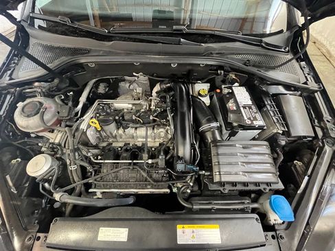 Certified 2021 Volkswagen Golf 4-Door image 30