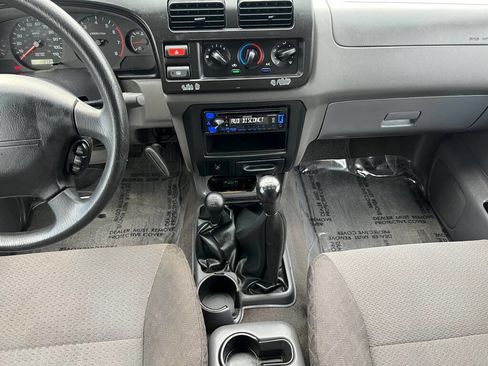 Used 2000 Nissan Xterra XE image 12
