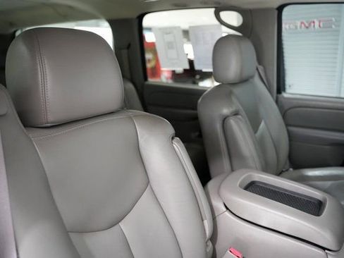 Used 2005 GMC Yukon XL 2500 SLT w/ SLT Preferred Equipment Group image 22