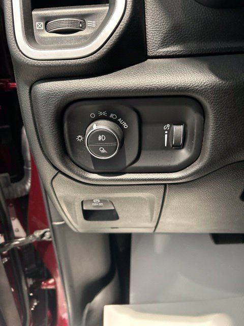 Used 2023 RAM 1500 Big Horn AWD/4WD image 9