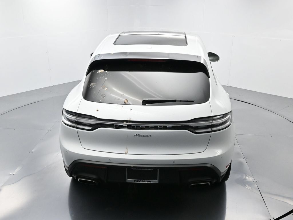 Certified 2025 Porsche Macan AWD/4WD image 33