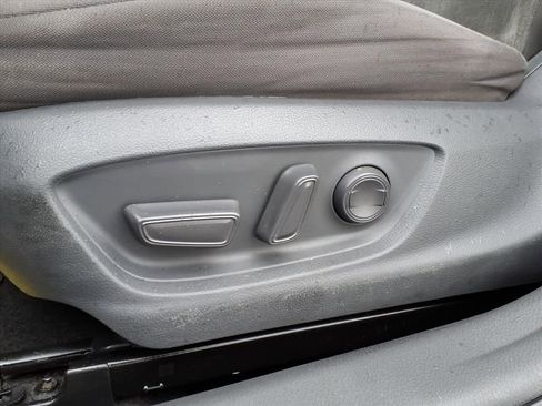 Used 2019 Toyota Camry L image 5