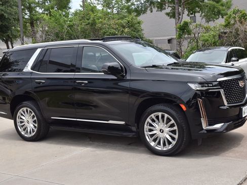 Used 2023 Cadillac Escalade Premium Luxury AWD/4WD image 5