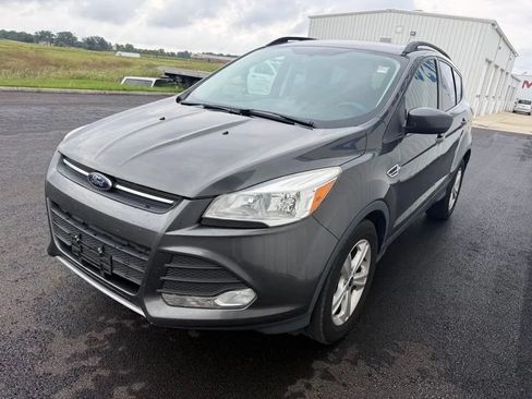 Used 2016 Ford Escape SE w/ Equipment Group 201A FWD image 4