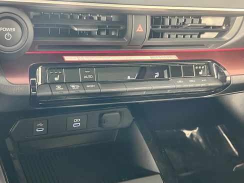 Used 2025 Toyota Prius Plug-In Hybrid image 16