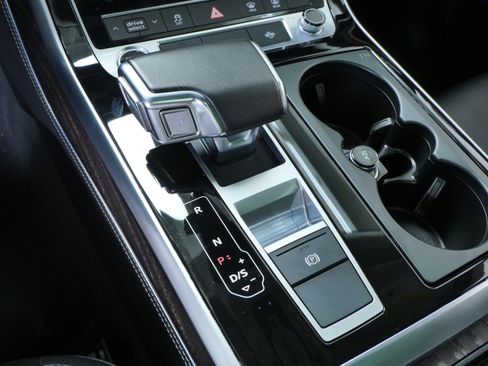Used 2023 Audi Q8 Premium Plus w/ Premium Plus Package AWD/4WD image 23