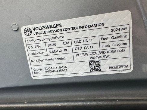 Used 2024 Volkswagen Tiguan SE image 30