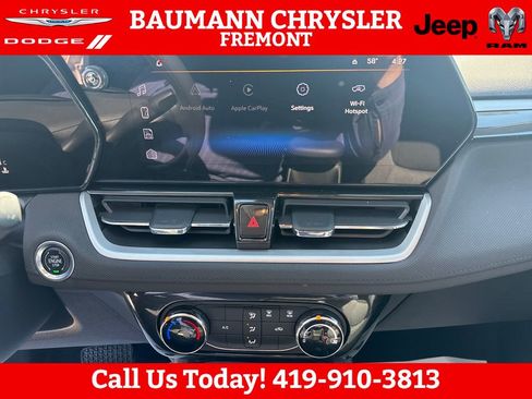 Used 2025 Chevrolet TrailBlazer LT AWD/4WD image 18
