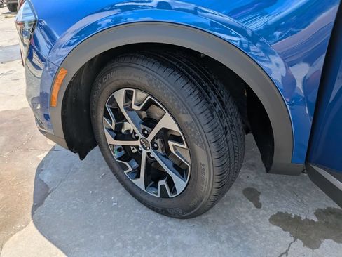 Certified 2025 Kia Sportage EX w/ Premium Package FWD image 37